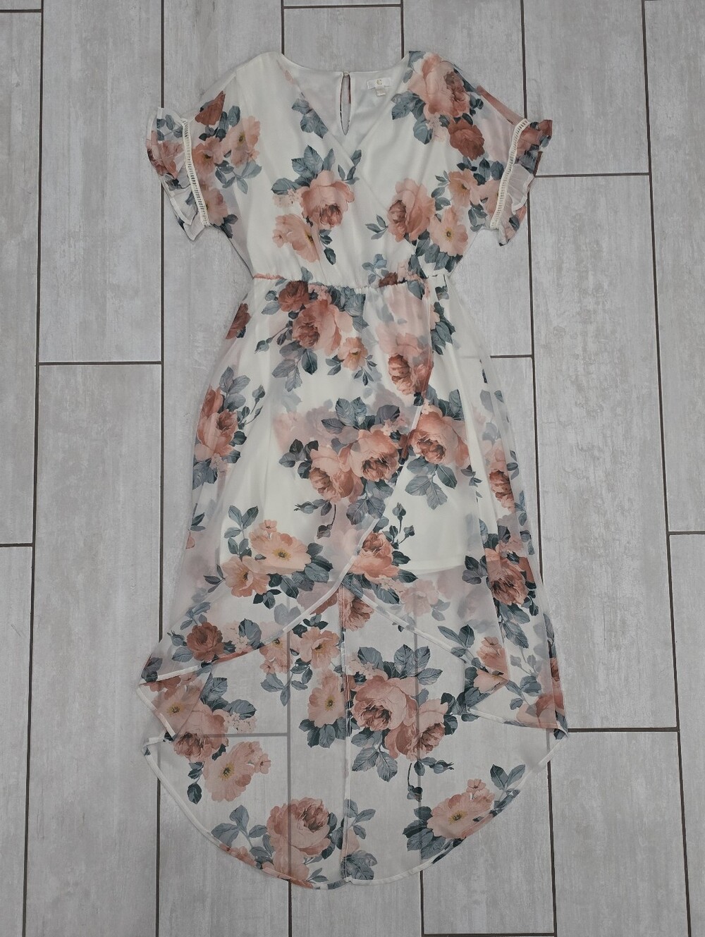 NWOT CHARMING CHARLIE Floral Flutter Sleeve Hi-Low Maxi Dress